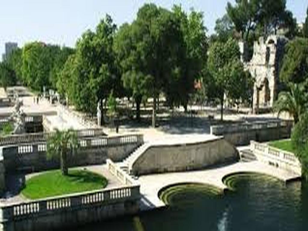 Chambres D'Hotes Des Huppes Nimes Exterior photo